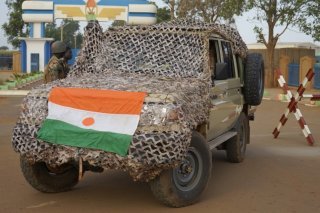Le Niger, gouverné par un régime militaire depuis près de deux ans, est la cible d'attaques djihadistes récurrentes (image d'illustration). Keystone/EPA/ISSIFOU DJIBO